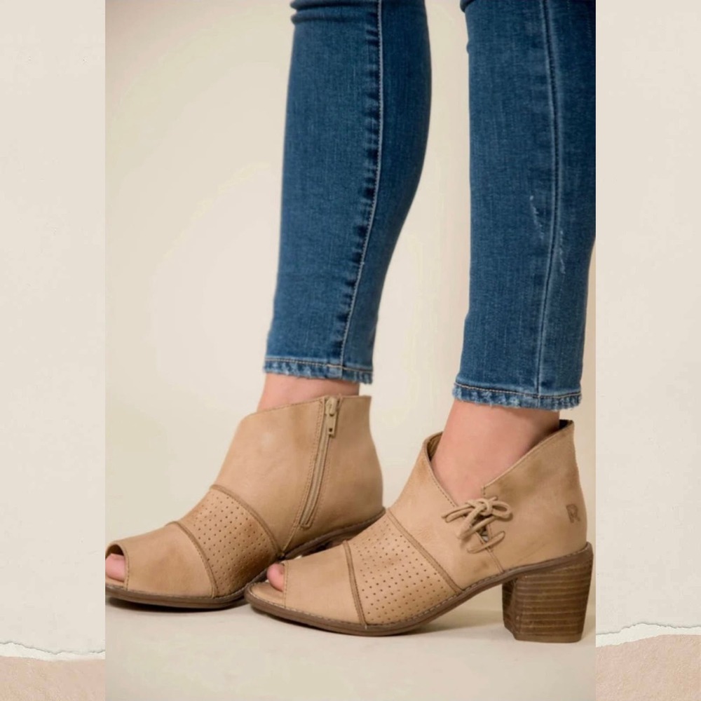 ❌SOLD❌NIB Roan Bed Stu Katherine 9 40 Leather Peep Toe Asymmetrical Booties Bone - Picture 2 of 11